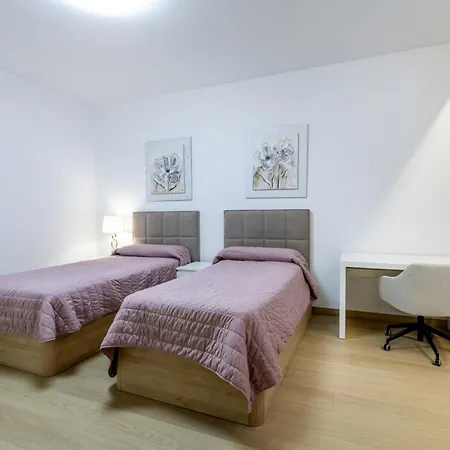 Luxury Del Duque Renovated אדחה