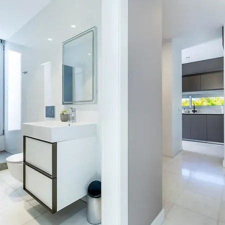 Luxury Del Duque Renovated אדחה