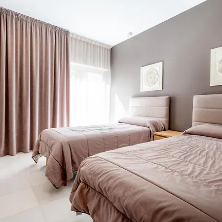 Luxury Del Duque Renovated אדחה