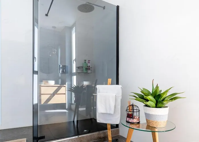 Luxury Del Duque Renovated Ferienhaus