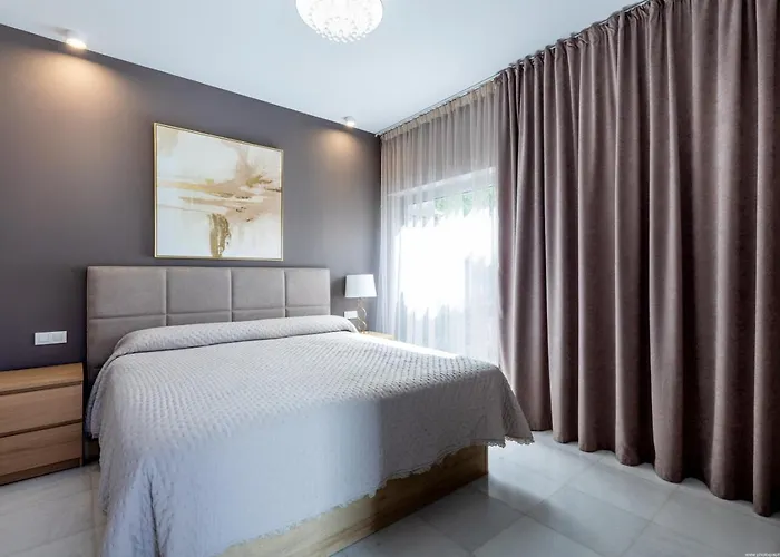 Luxury Del Duque Renovated Holiday home