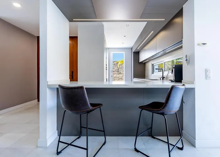 Luxury Del Duque Renovated Holiday home