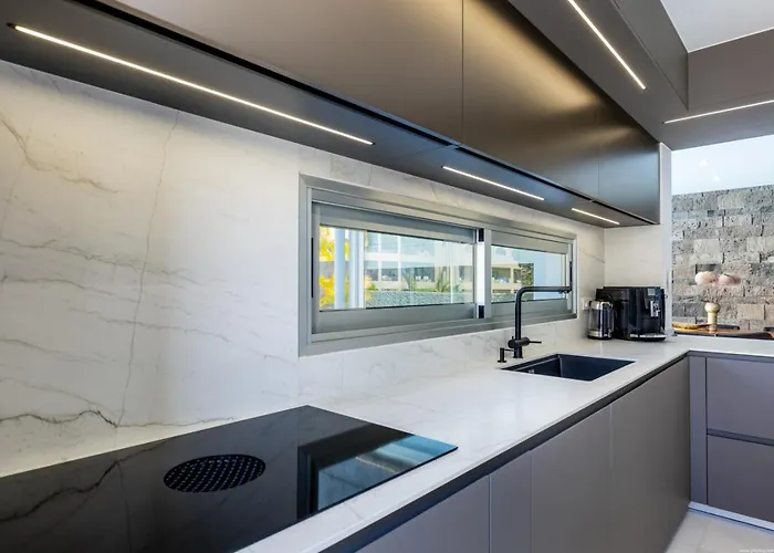 Luxury Del Duque Renovated Holiday home *