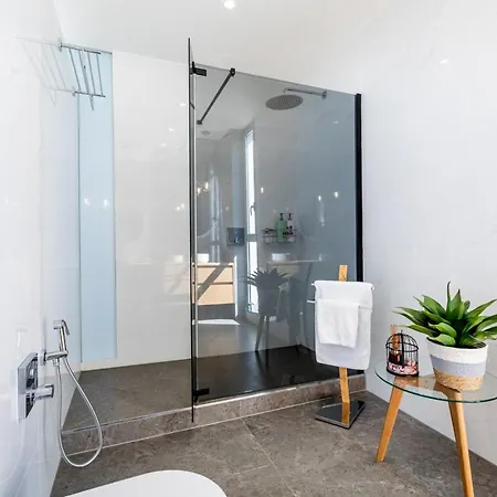 Luxury Del Duque Renovated Semesterbostad *